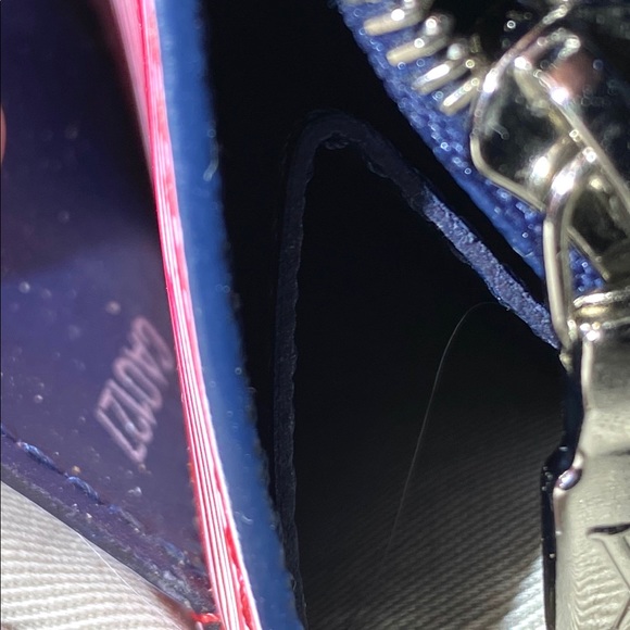 🎄RARE Color ,Temporary Sale Price 🎄 ♥️Authentic Louis Vuitton Wallet. - Picture 10 of 14